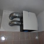 Mechanische ventilatiekast in de badkamer